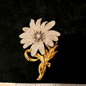 Vintage Daisy Rhinestone Pin